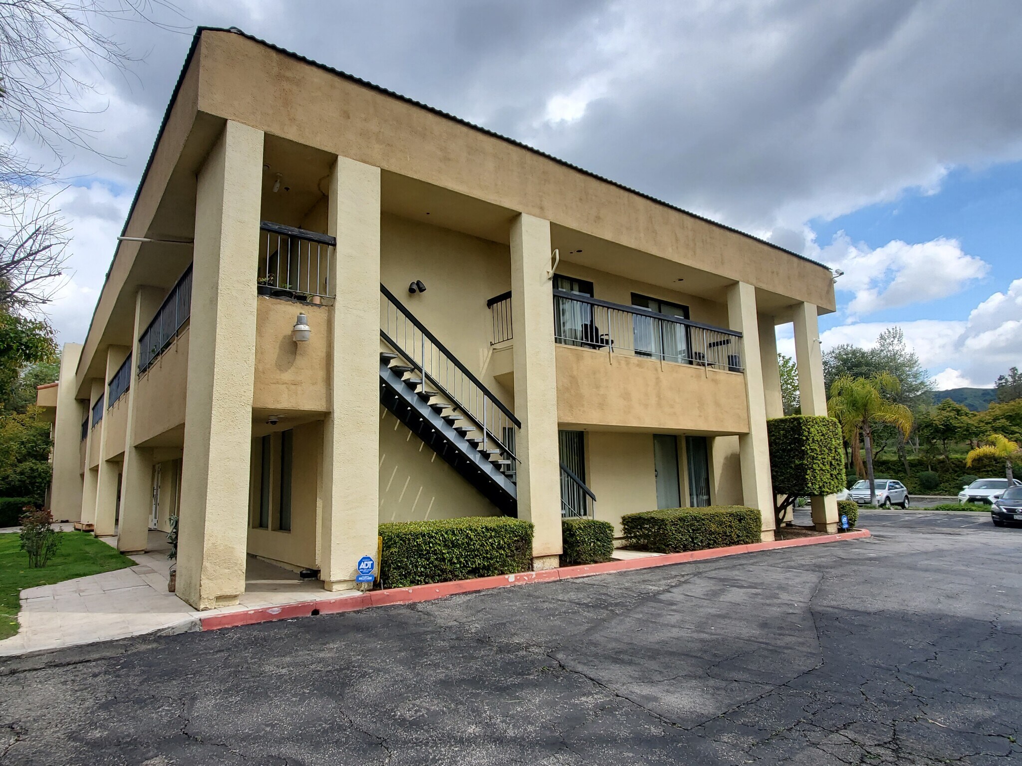 1074 Park View Dr, Covina, CA for Rent