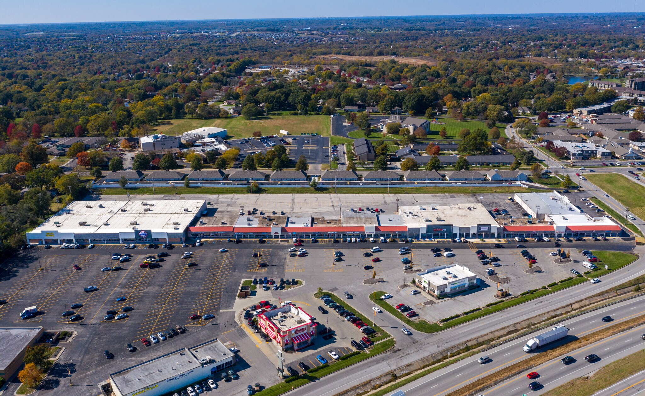 172260 NW Oldham Pky Lees Summit, MO 64081 Shopping Center Property for Lease on