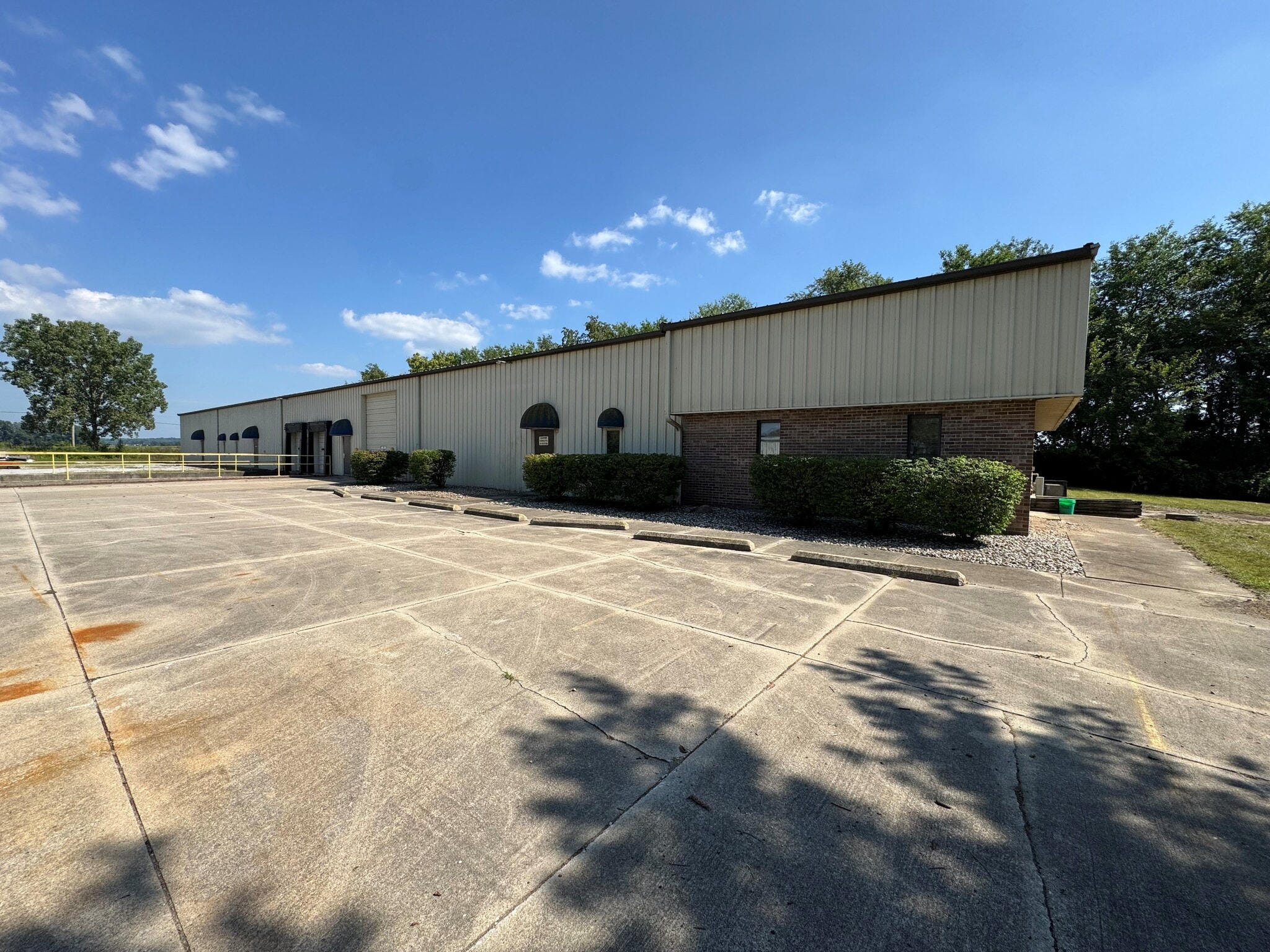 21067 Protecta Dr, Elkhart, IN for Rent