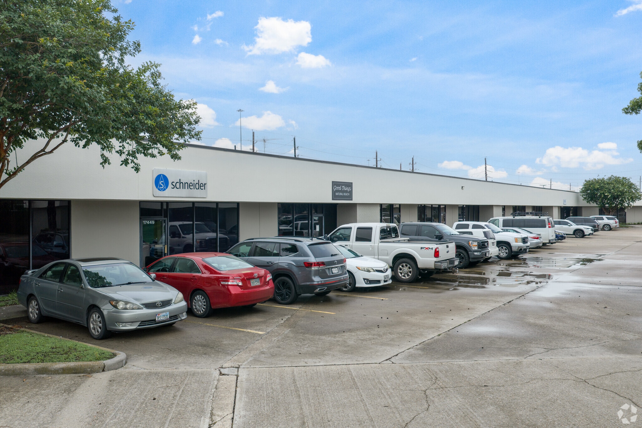 17449-17497 Village Green Dr, Houston, TX for Rent