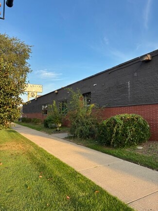 Livonia, MI Bowling Alley - 28455 Plymouth Rd