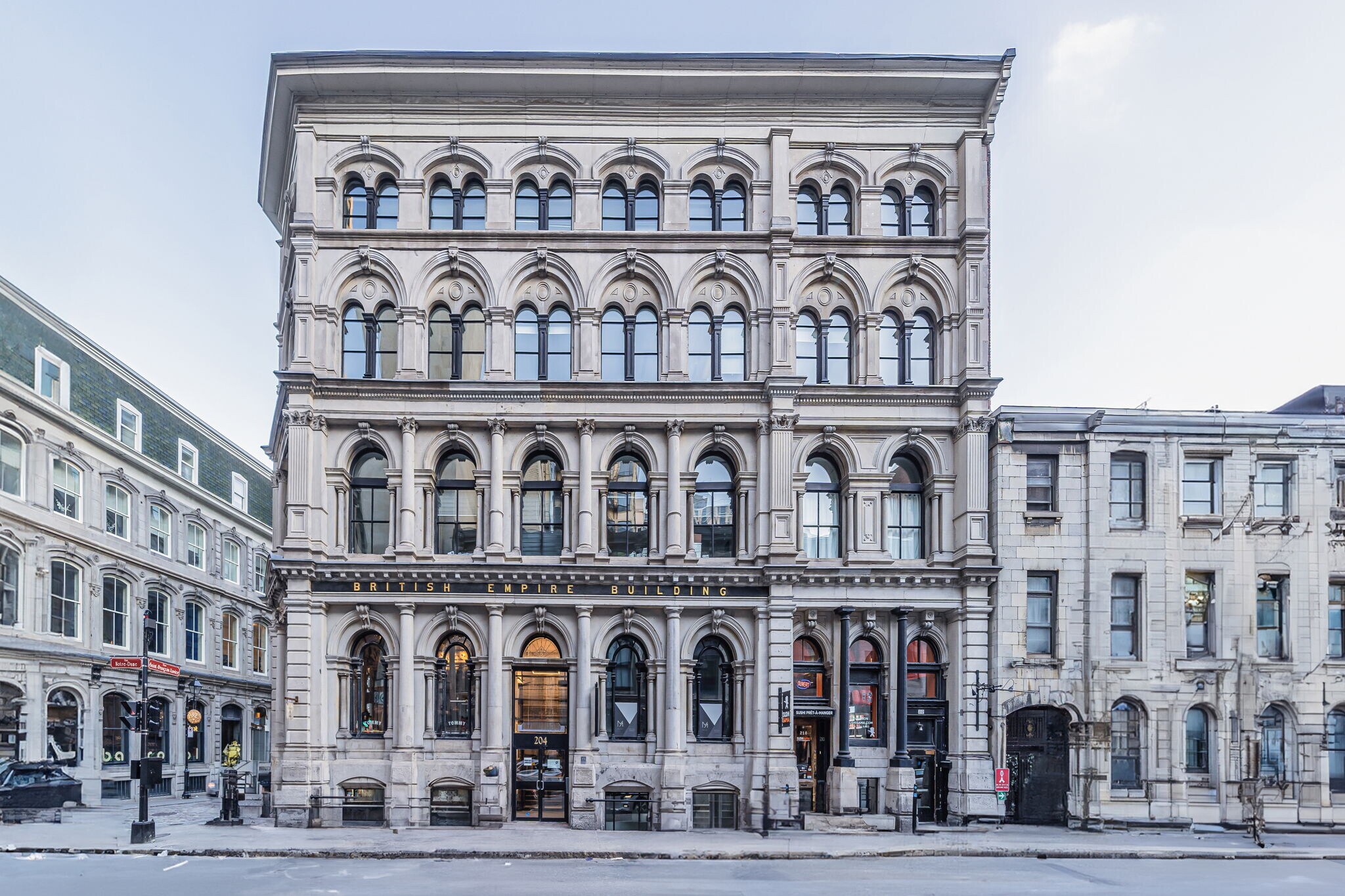 200-212 Rue Notre-Dame O, Montréal, QC for Rent