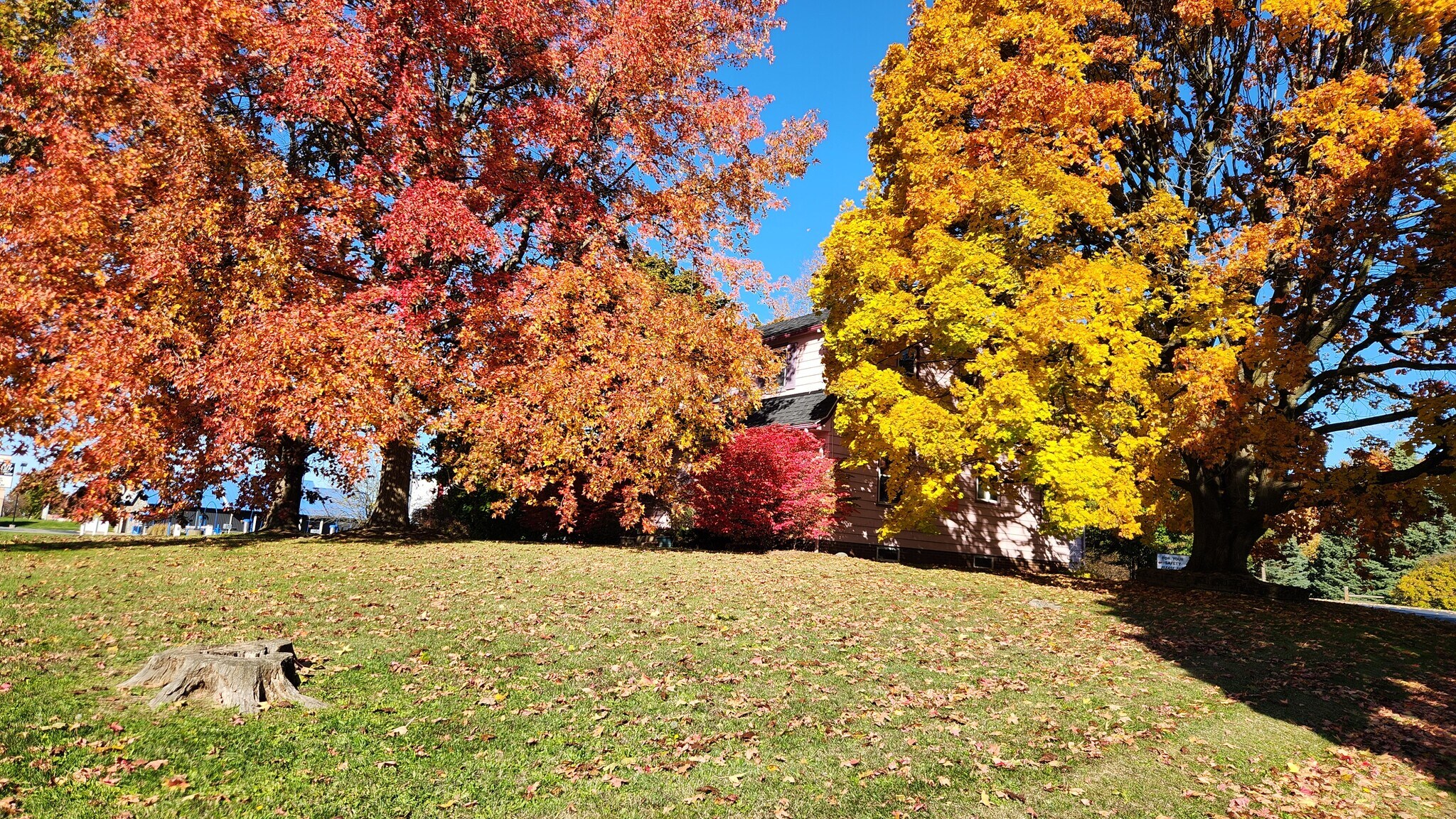 805 W Maple St, Hartville, OH for Sale