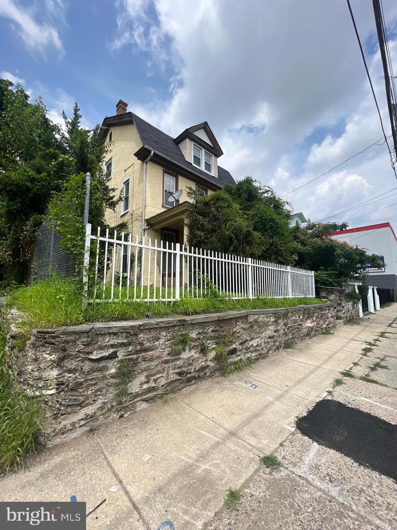 321 E Price St, Philadelphia, PA for Sale