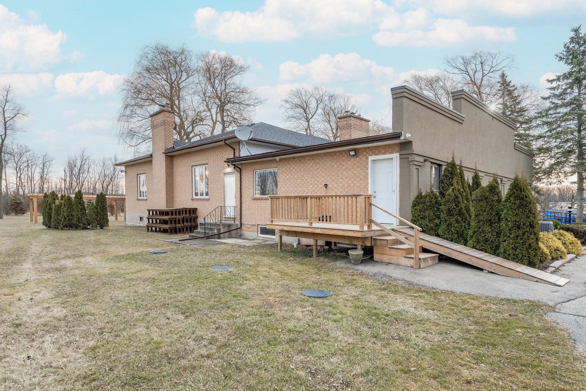 288 Kemp Rd W, Grimsby, ON for Sale