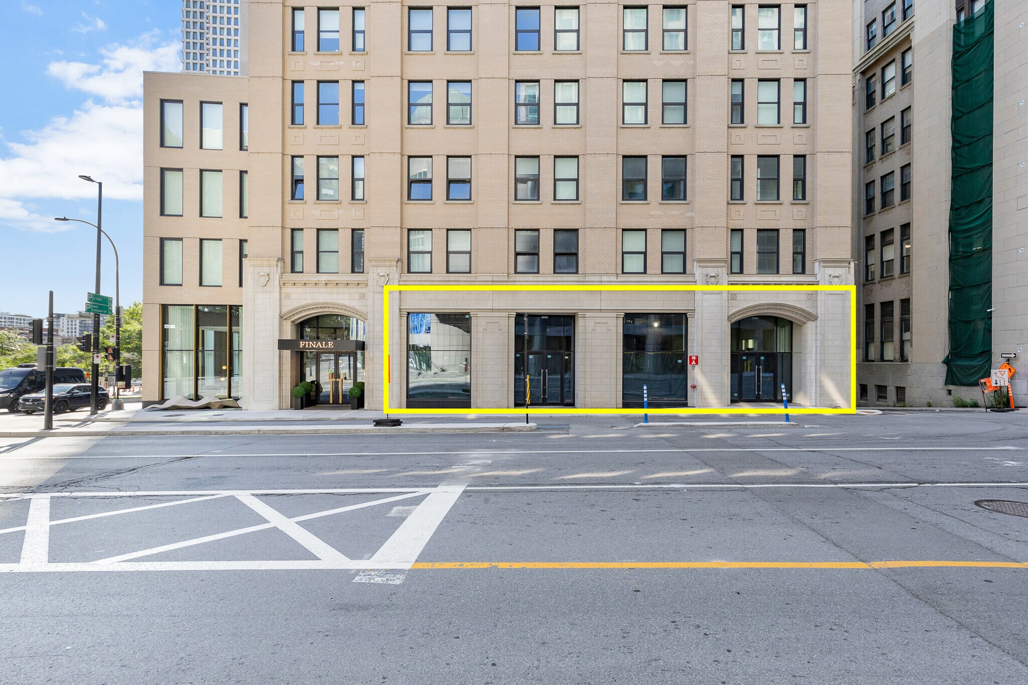 950 Rue Saint-Antoine O, Montréal, QC for Rent