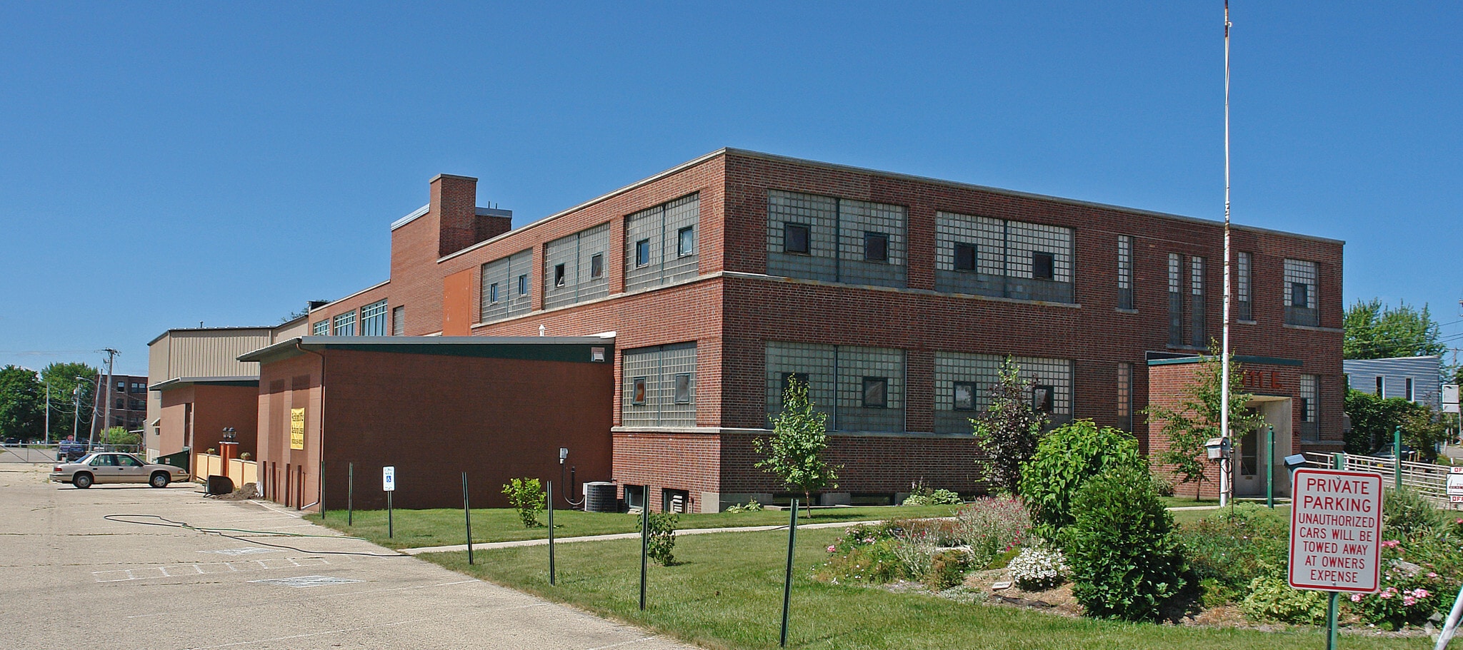 111 E Burnett St, Beaver Dam, WI for Rent