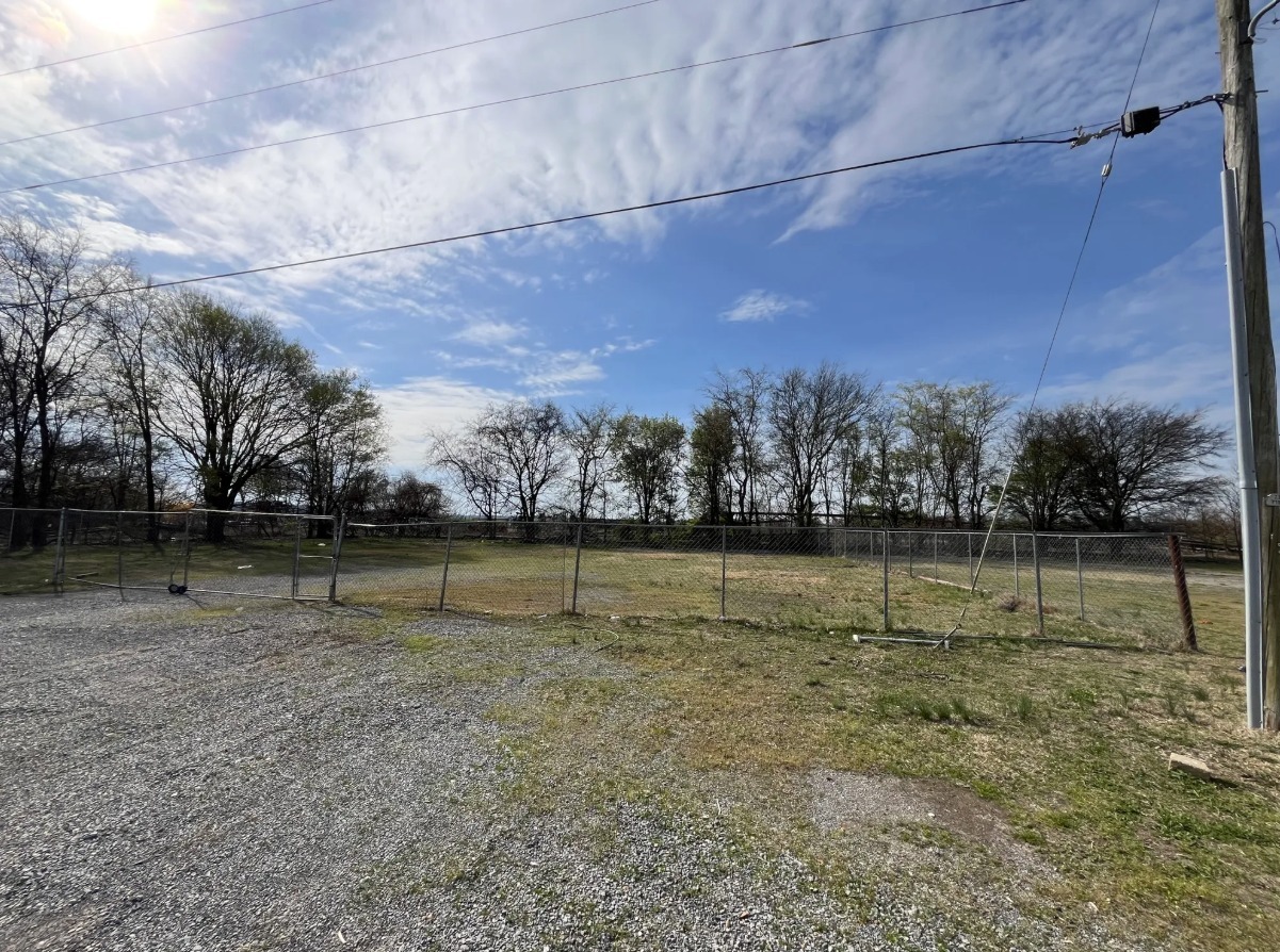 2751 E Marshall St, Charleston, MO for Rent