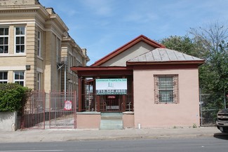 San Antonio, TX Storefront Retail/Office - 233 W Travis St