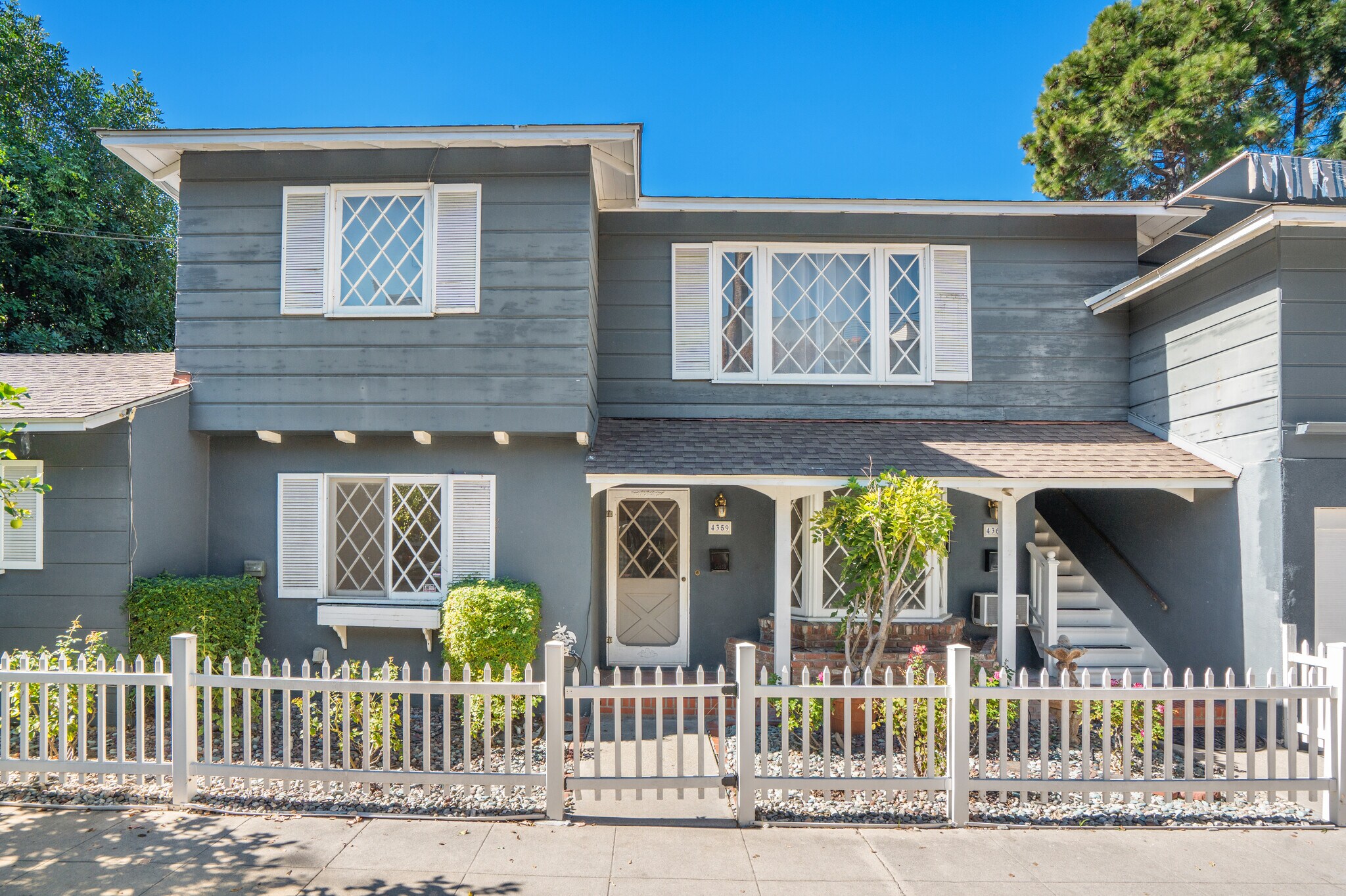 12334 Moorpark St, Studio City, CA for Sale
