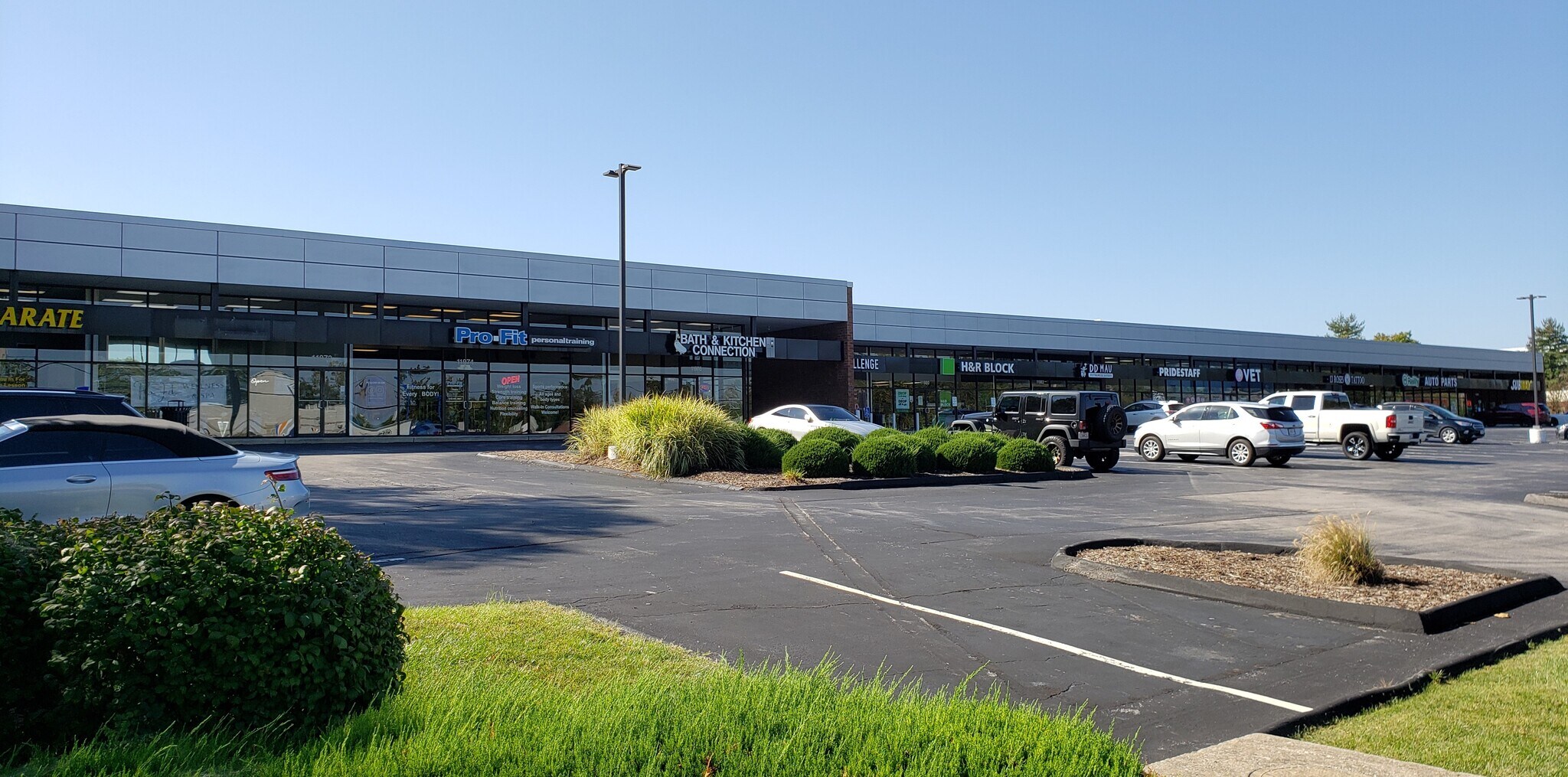 11970-11994 Dorsett Rd, Maryland Heights, MO for Rent