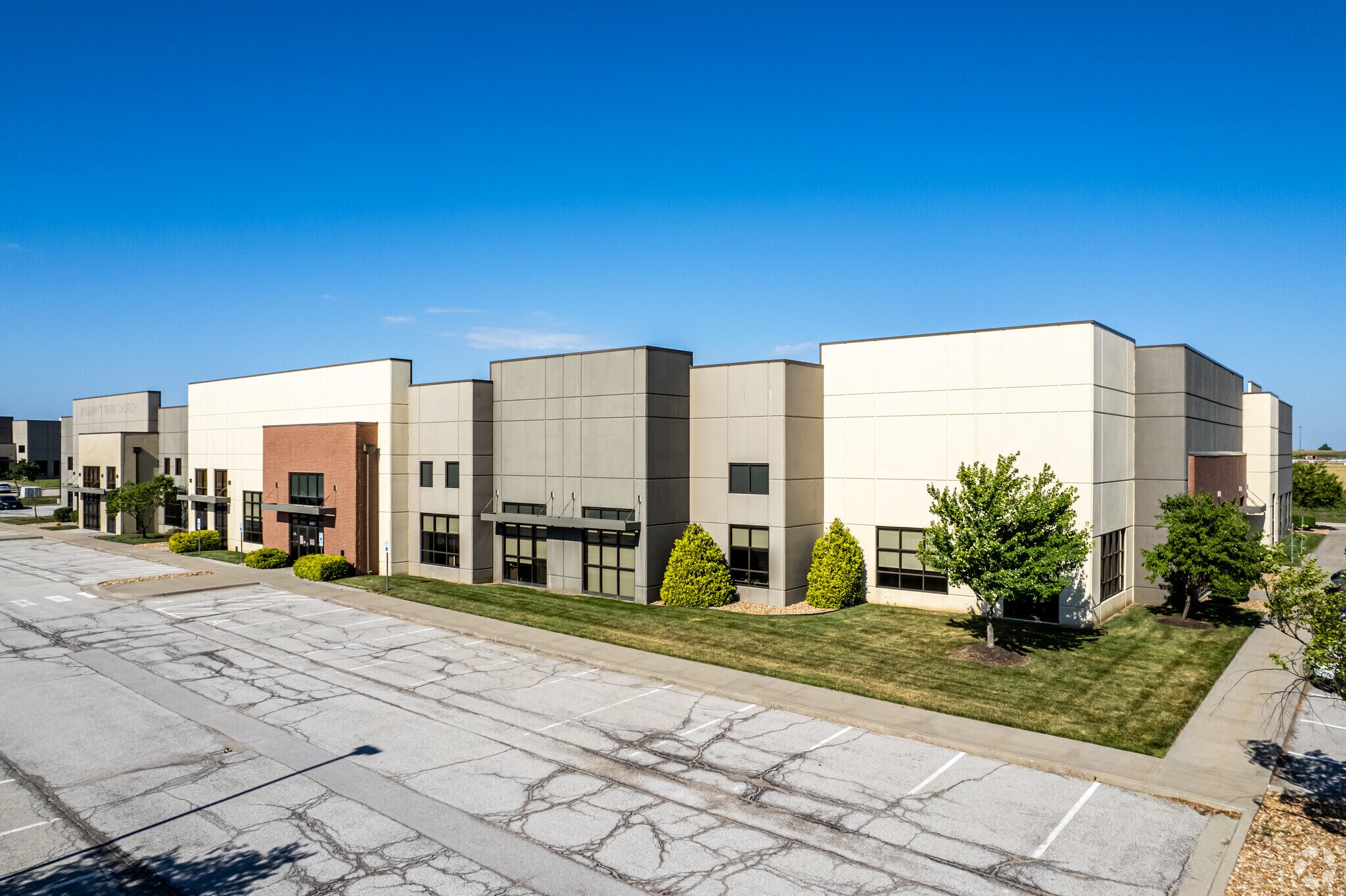 2810-2850 NE Independence Ave, Lee's Summit, MO for Rent