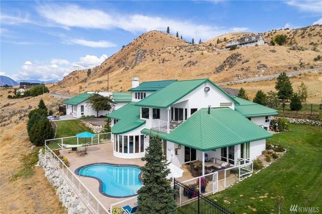 335 Henderson Rd, Chelan, WA for Sale