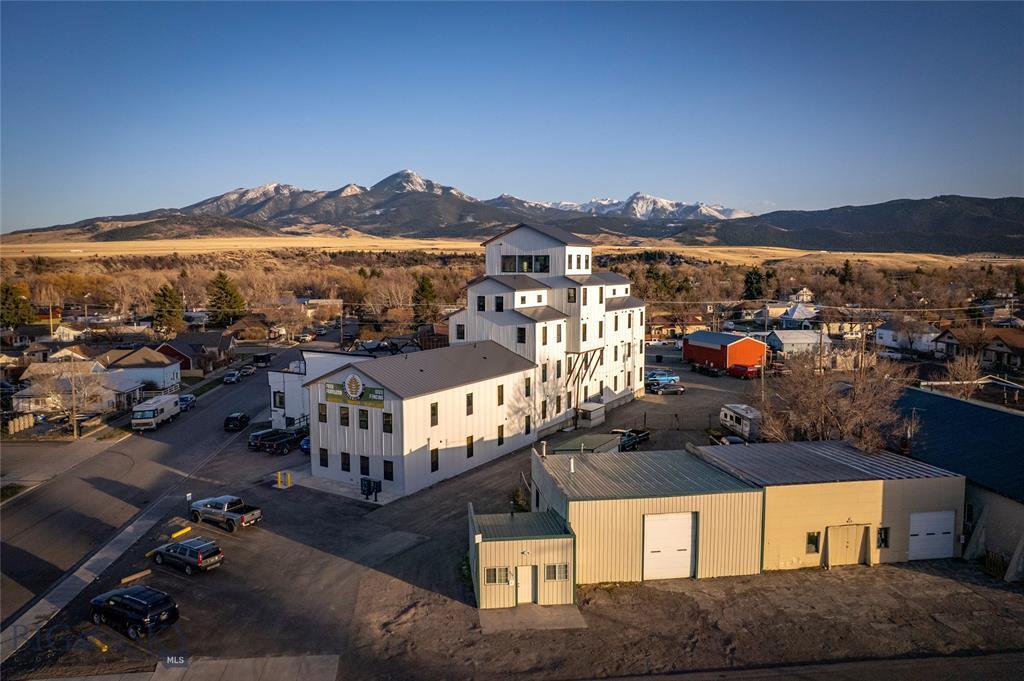 924 E Park St, Livingston, MT for Sale