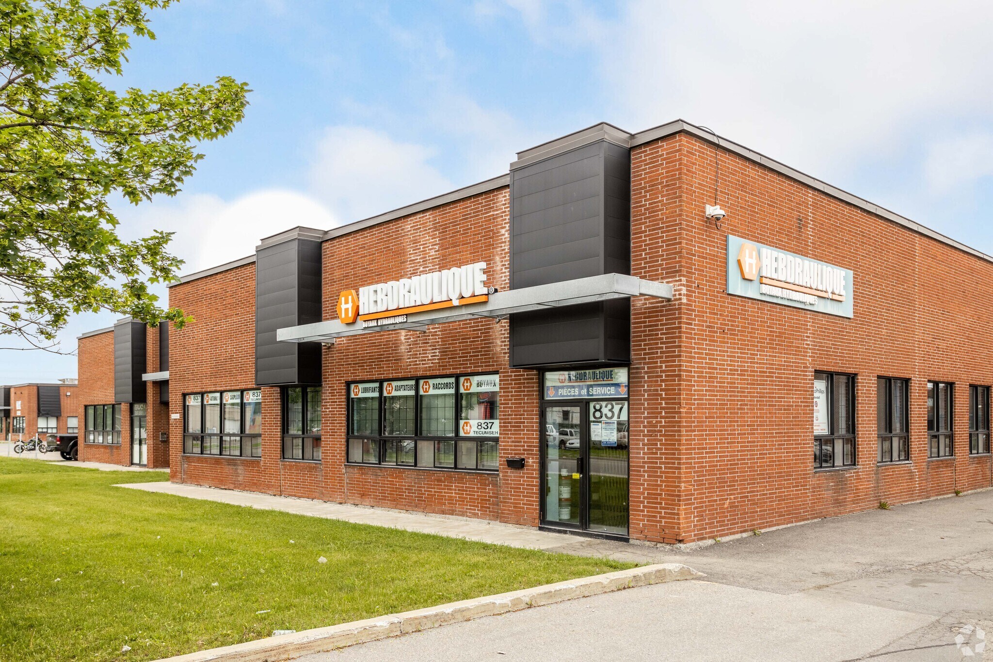 837-845 Rue Tecumseh, Dollard-des-Ormeaux, QC for Rent