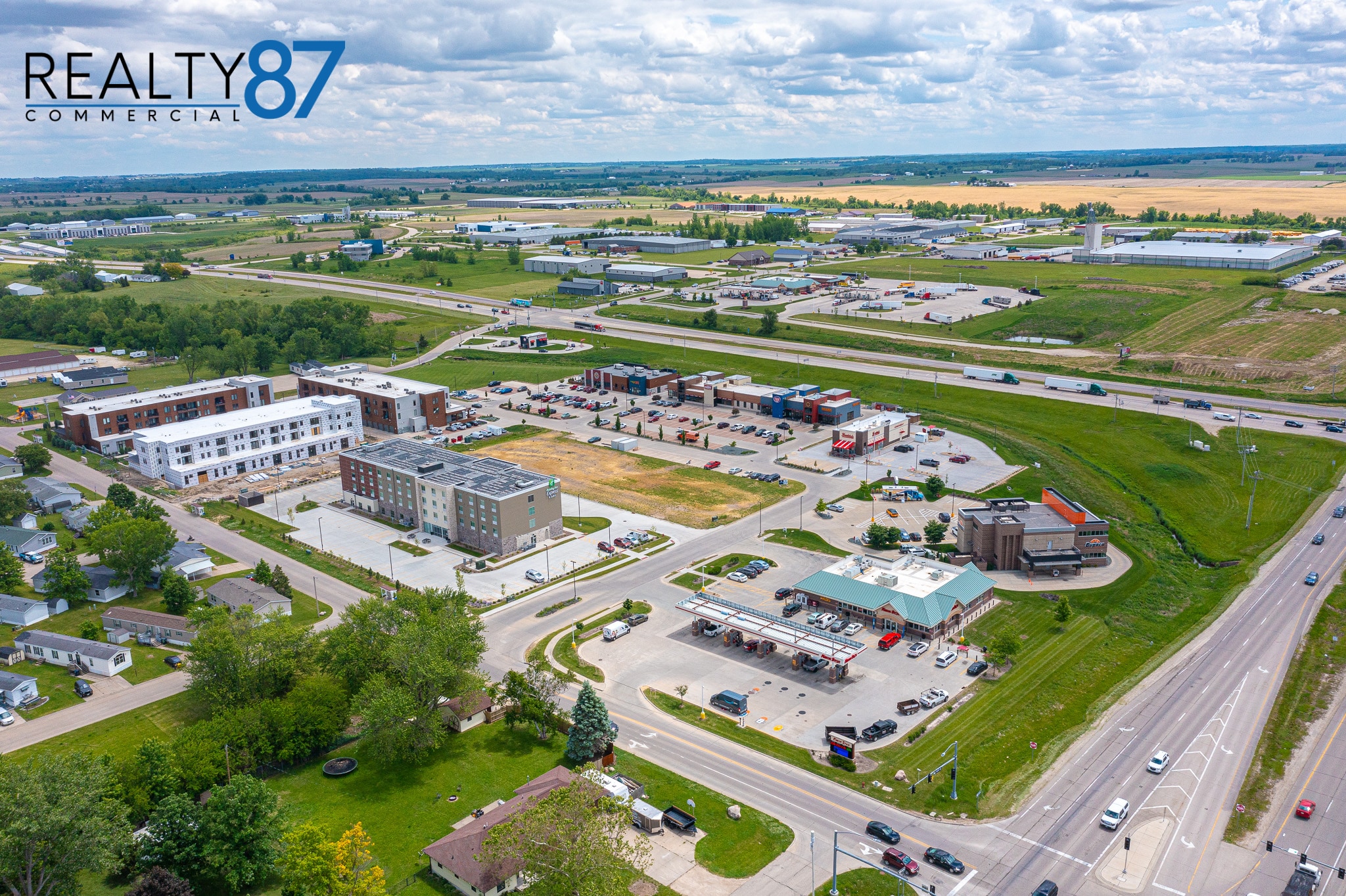 5975 Carlson Way, Marion, IA for Sale