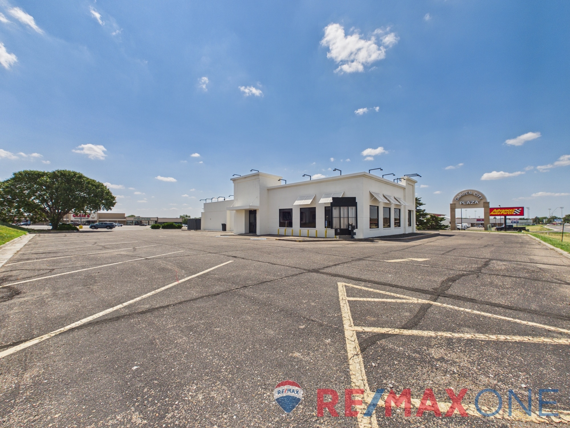 2208 E Kansas Ave, Garden City, KS for Sale