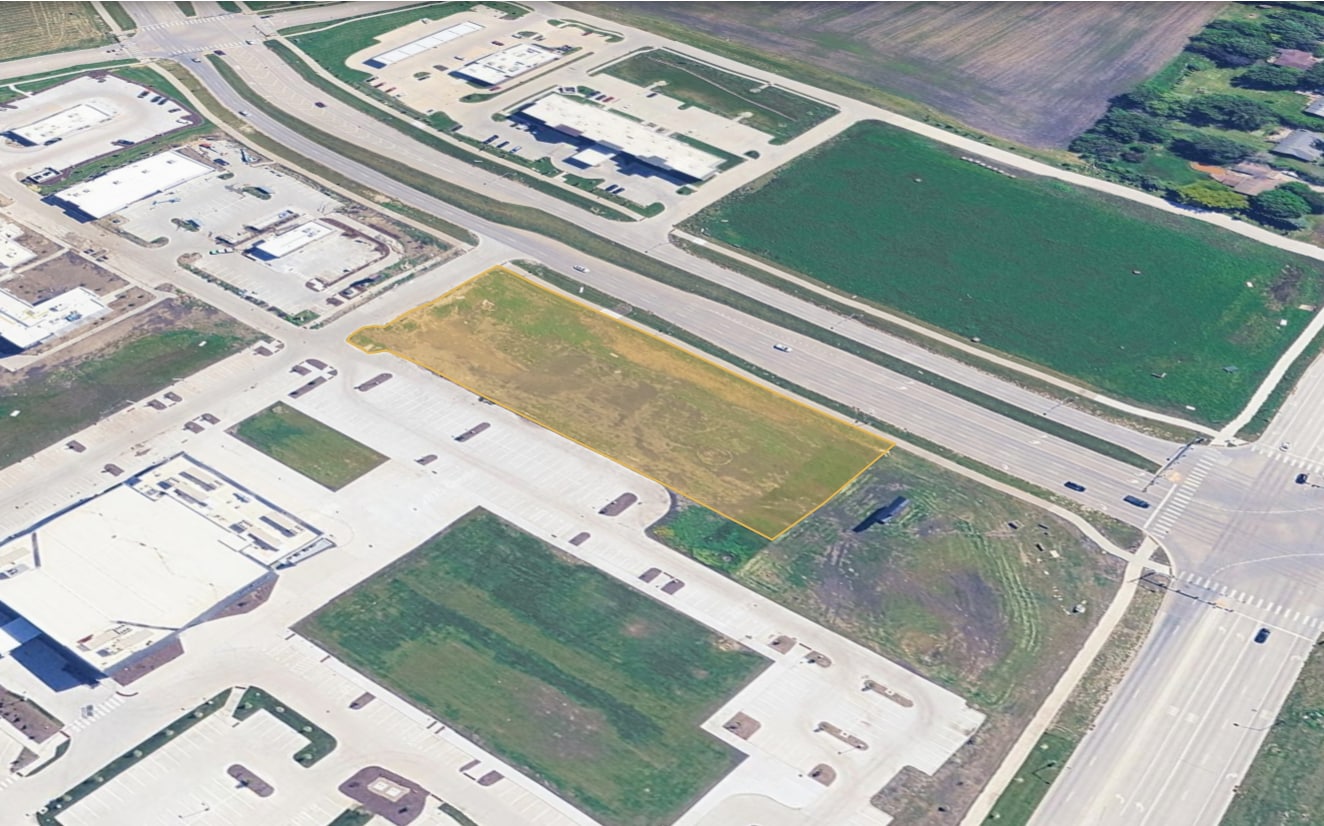 2910 Grand Prairie Pky, Waukee, IA for Sale