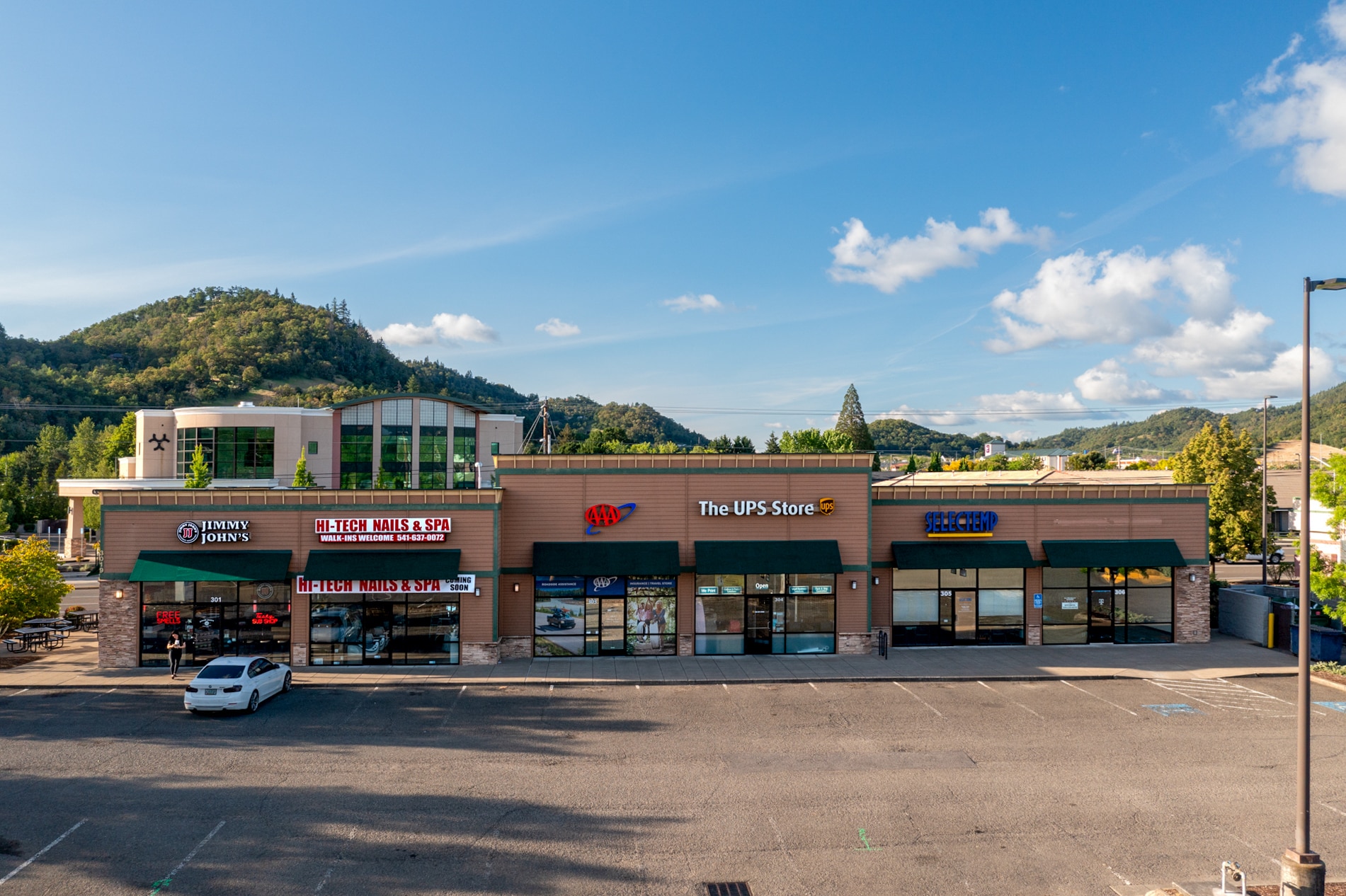 3001 NW Stewart Pky, Roseburg, OR for Sale