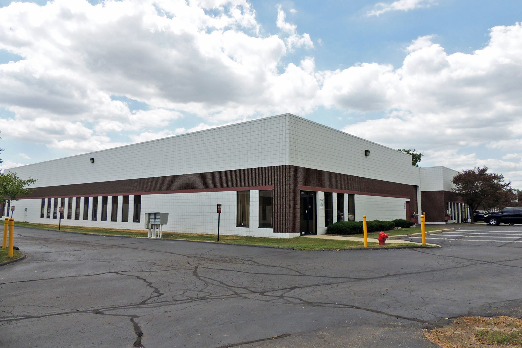 11900-11950 Farmington Rd, Livonia, MI for Rent