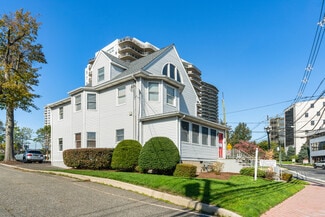 2033 Ctr AVE  