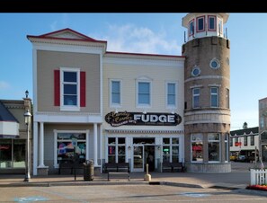 Mackinaw City, MI Retail - 331 E Central Ave