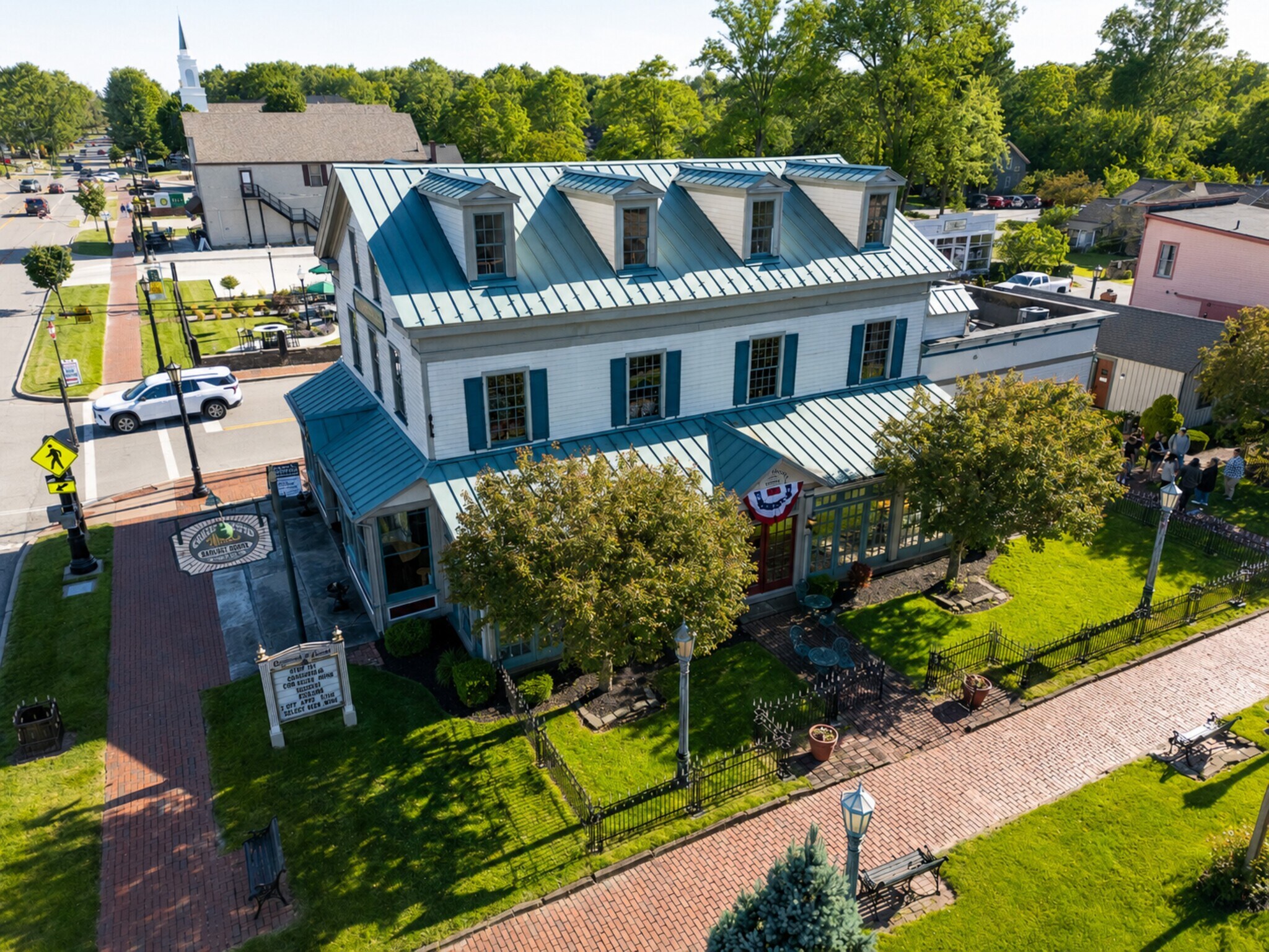 8112 Columbia Rd, Olmsted Falls, OH for Sale