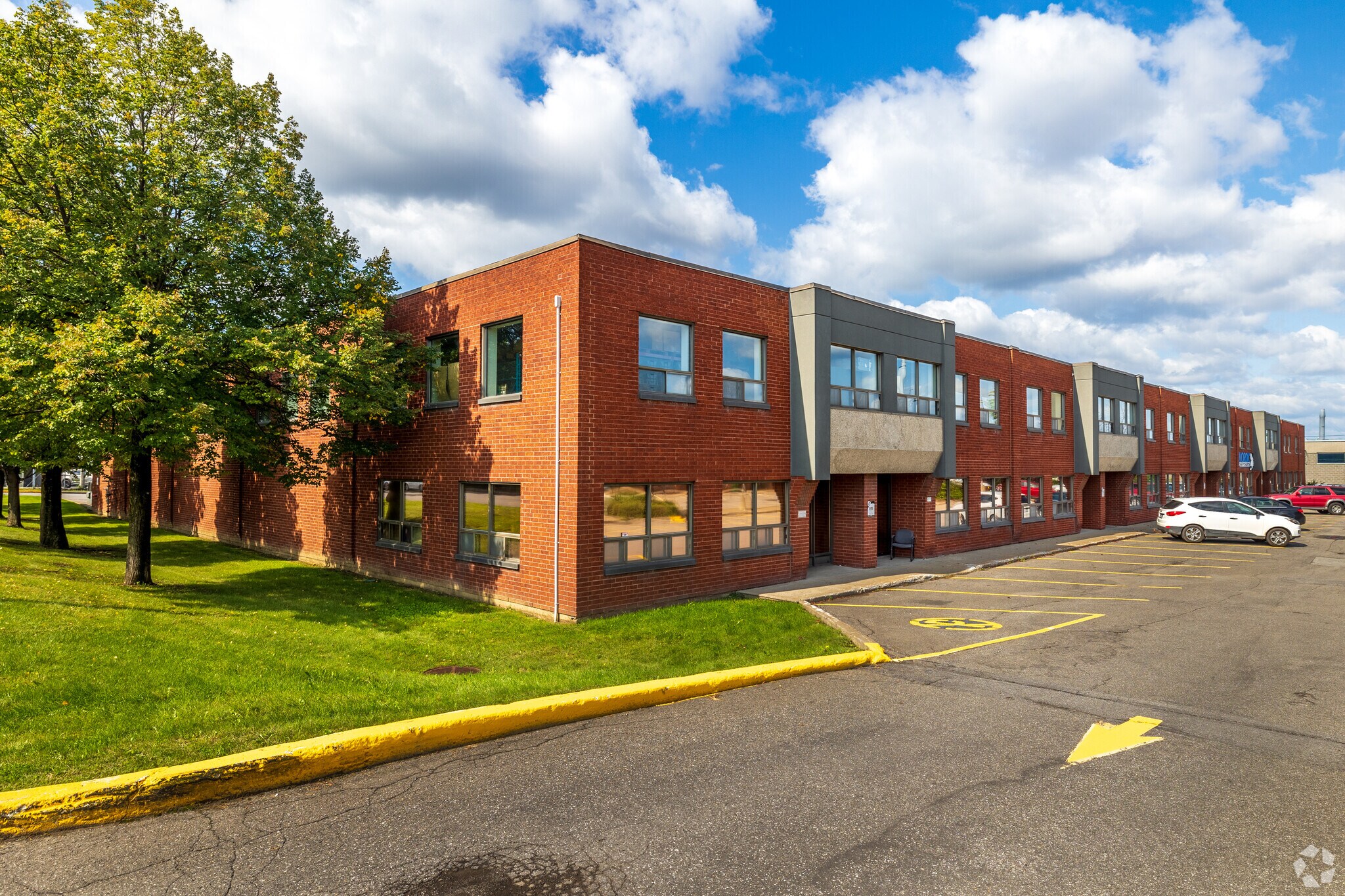 8975-8987 Rue Robert-Armour, Montréal, QC for Rent