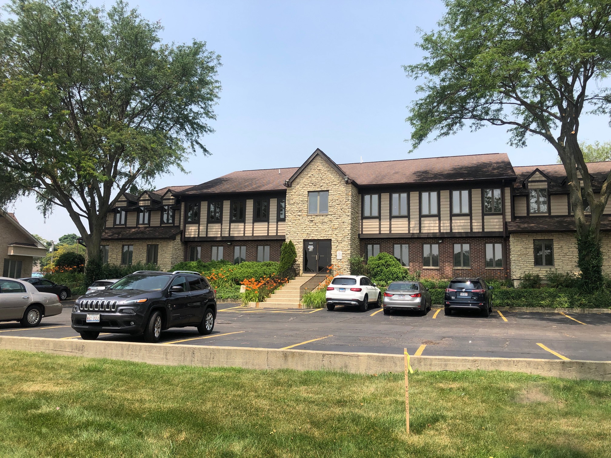 2050 Larkin Ave, Elgin, IL for Rent