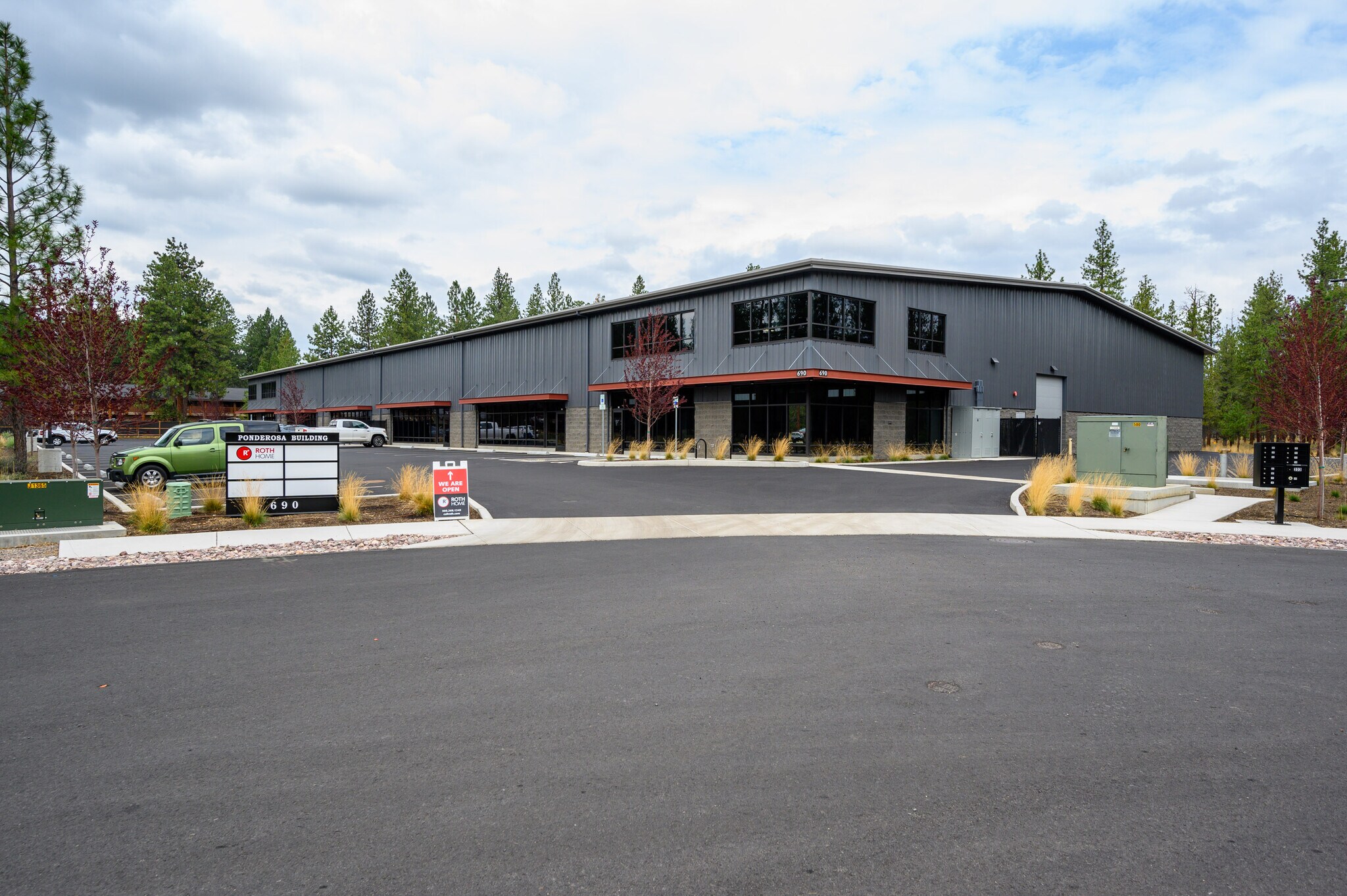 690 W Three Peaks Drive, Sisters, OR for Rent