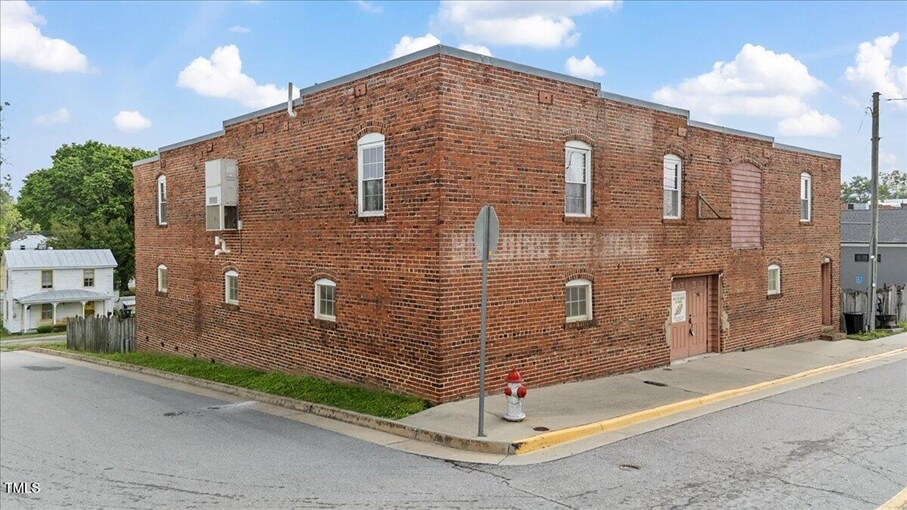 306 W Main St, South Hill, VA for Sale