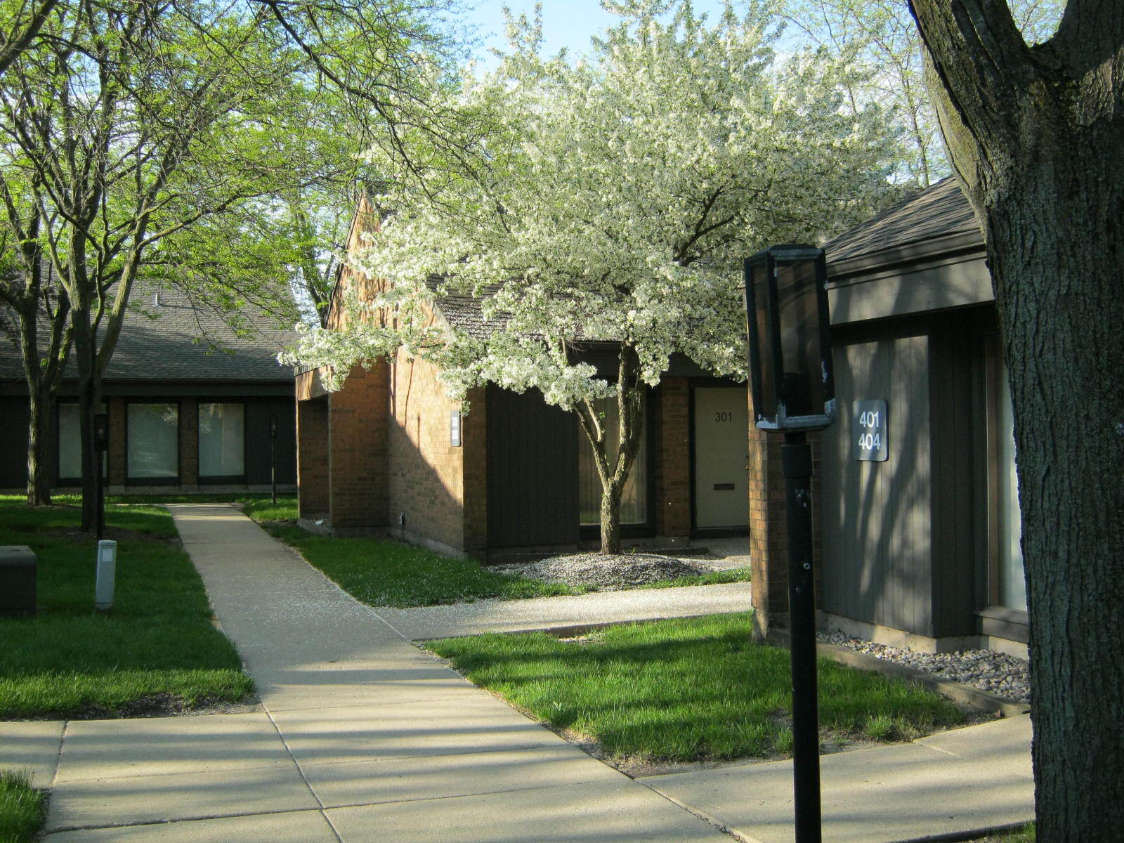 1250 Executive Pl, Geneva, IL for Rent