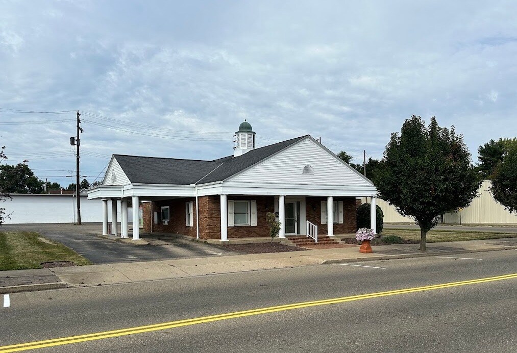 327 E 3rd St, Uhrichsville, OH for Sale