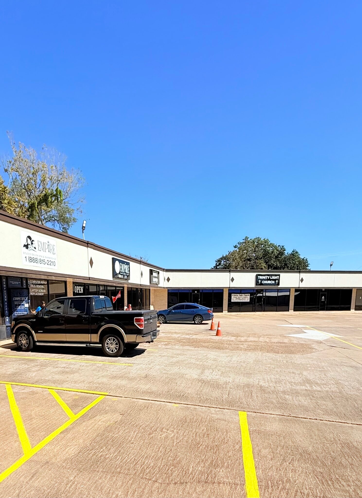 716 W Plantation Dr, Clute, TX for Rent
