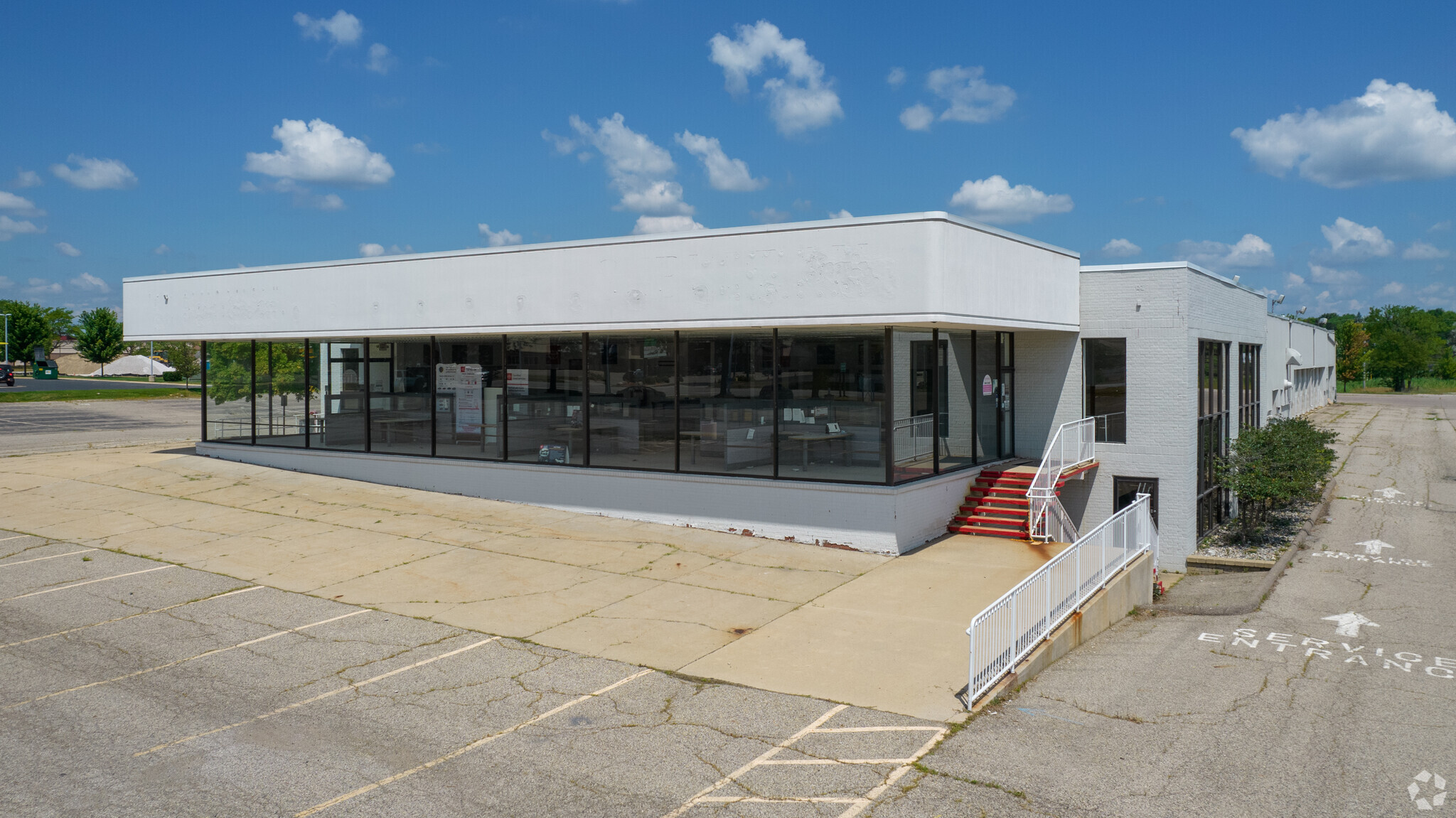 35200 Grand River Ave, Farmington Hills, MI for Rent