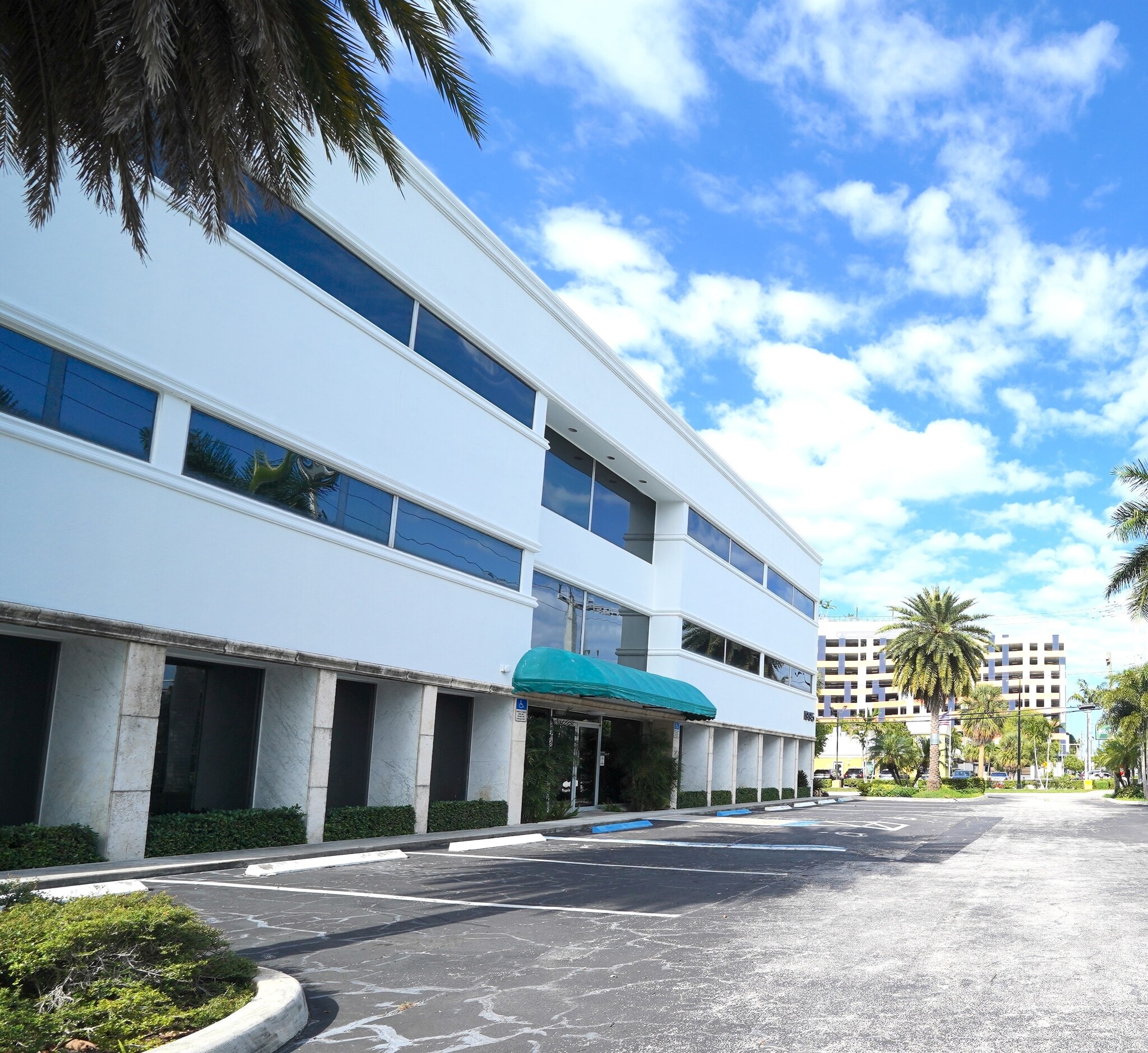 1995 E Oakland Park Blvd, Fort Lauderdale, FL for Sale