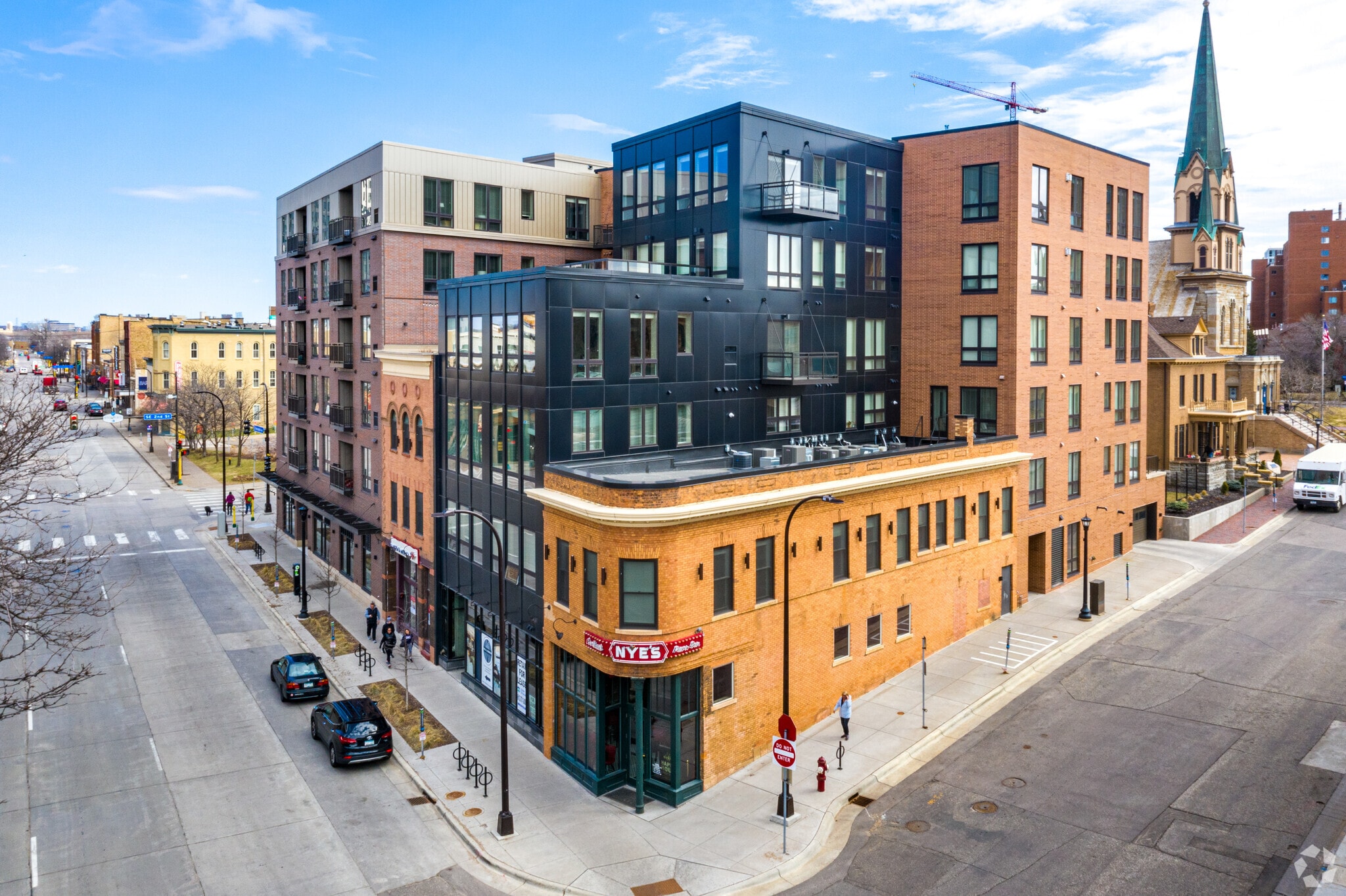 114-130 E Hennepin Ave Minneapolis, MN 55414 - Retail Property for