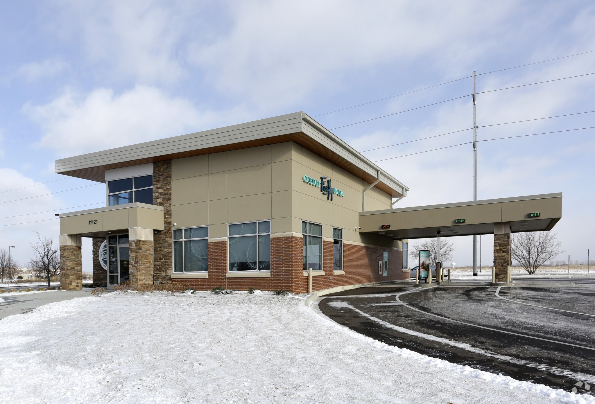 11121 Fountains Dr Maple Grove, MN 55369 Retail Property for Lease on