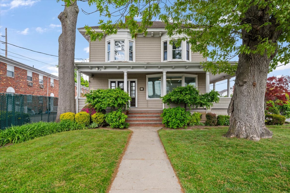 154 Franklin Pl, Woodmere, NY for Rent