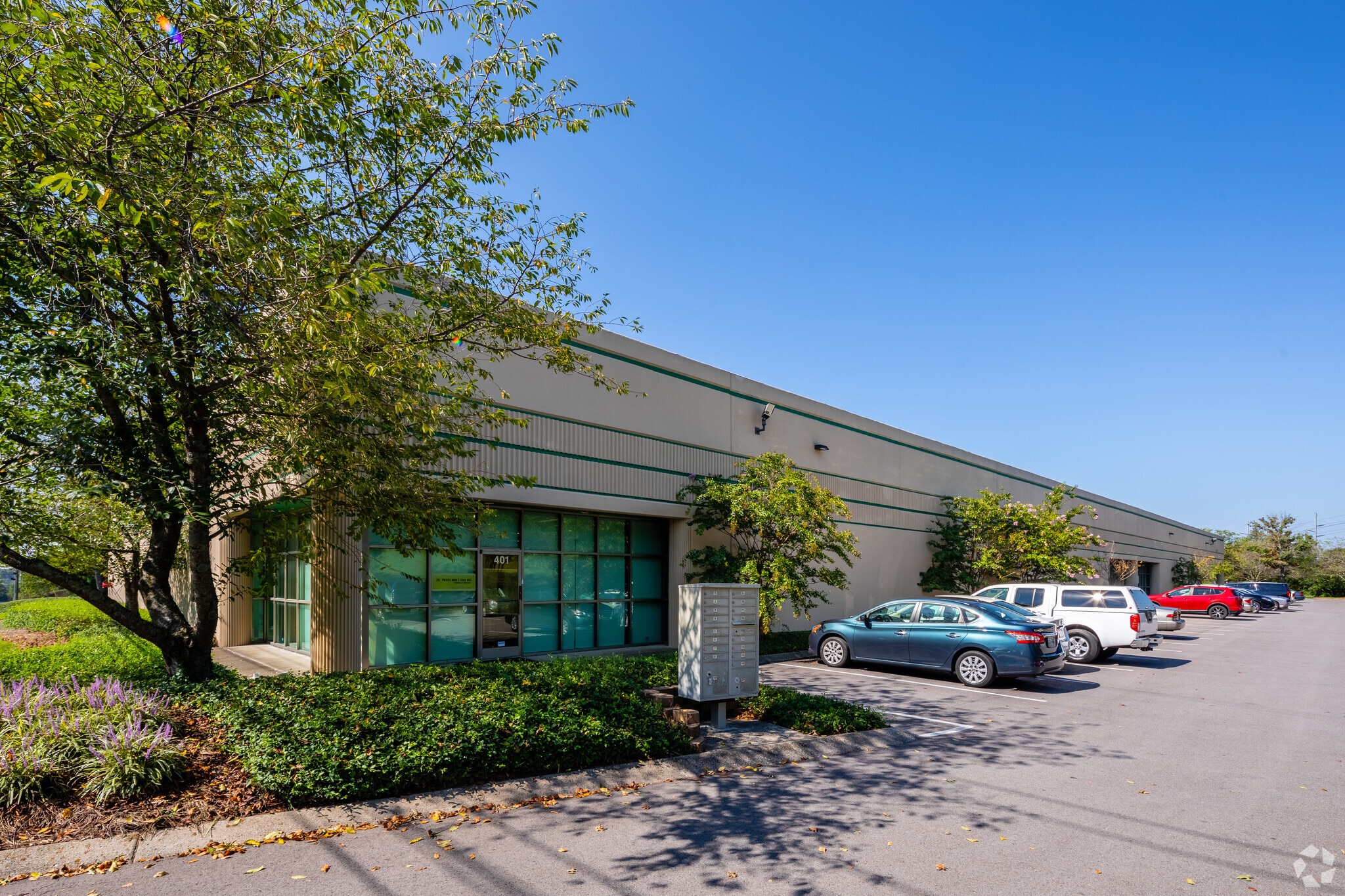 400-412 Airpark Center Dr, Nashville, TN for Rent