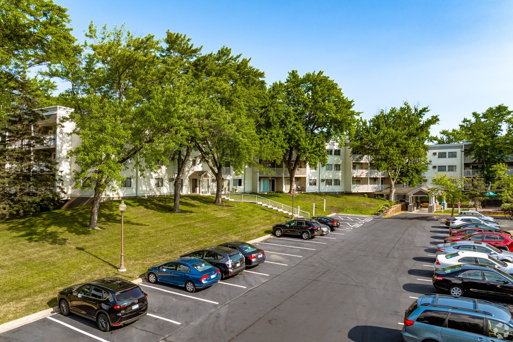 165 County Road B2 E, Little Canada, MN for Sale