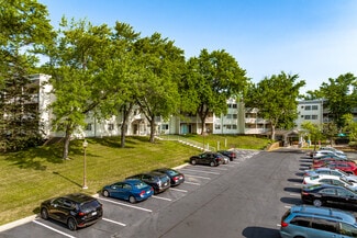 Little Canada, MN Apartments - 165 County Road B2 E