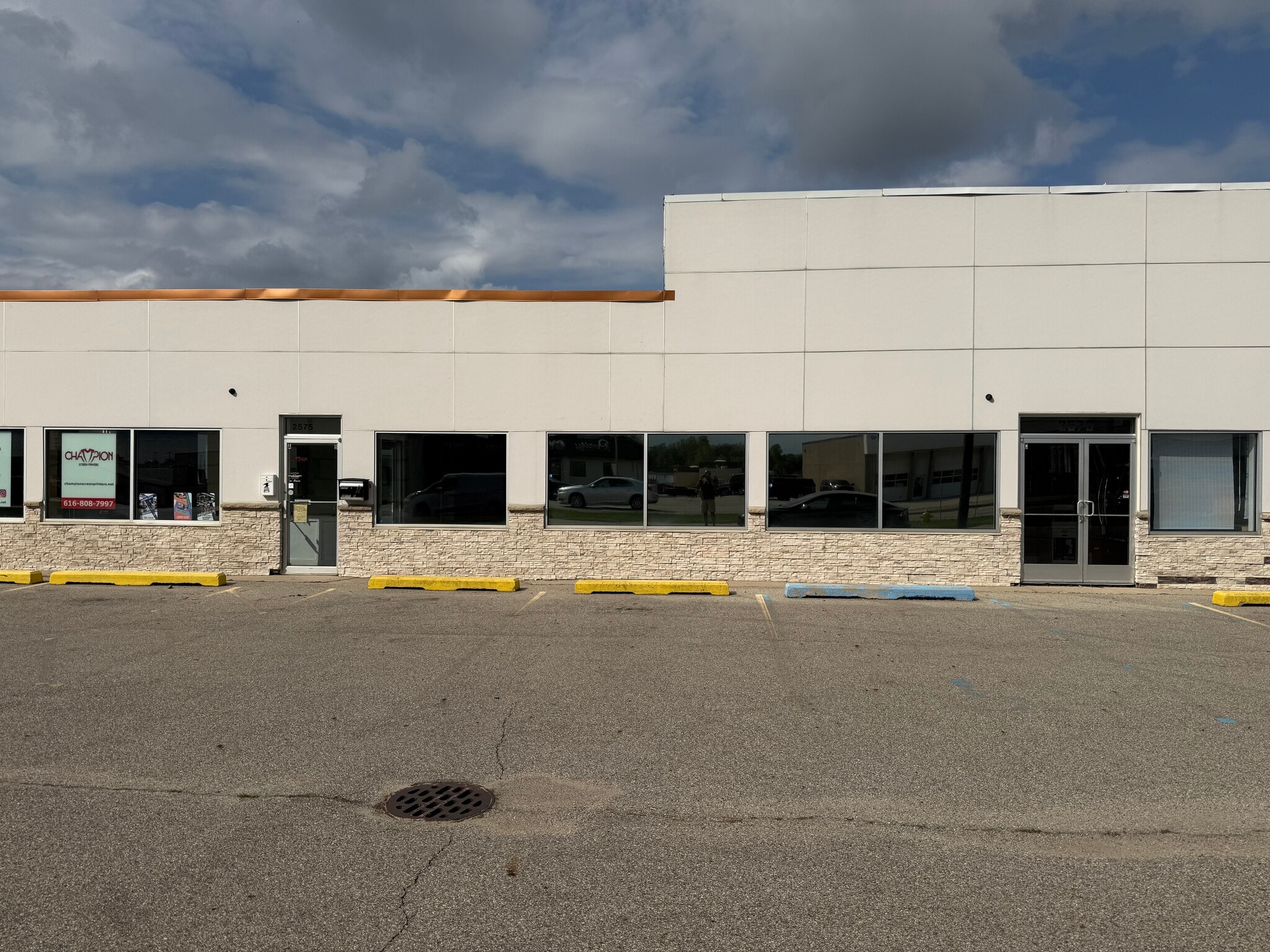 2565-2575 28th St SW, Wyoming, MI for Rent