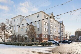 Oshawa, ON Apartments - 75 Emma St