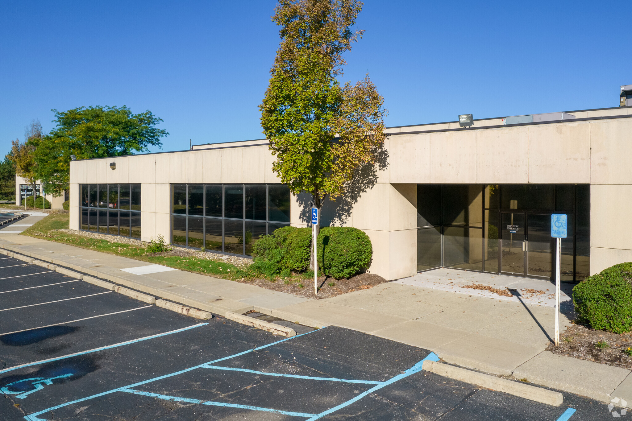 15000 N Commerce Dr, Dearborn, MI for Rent