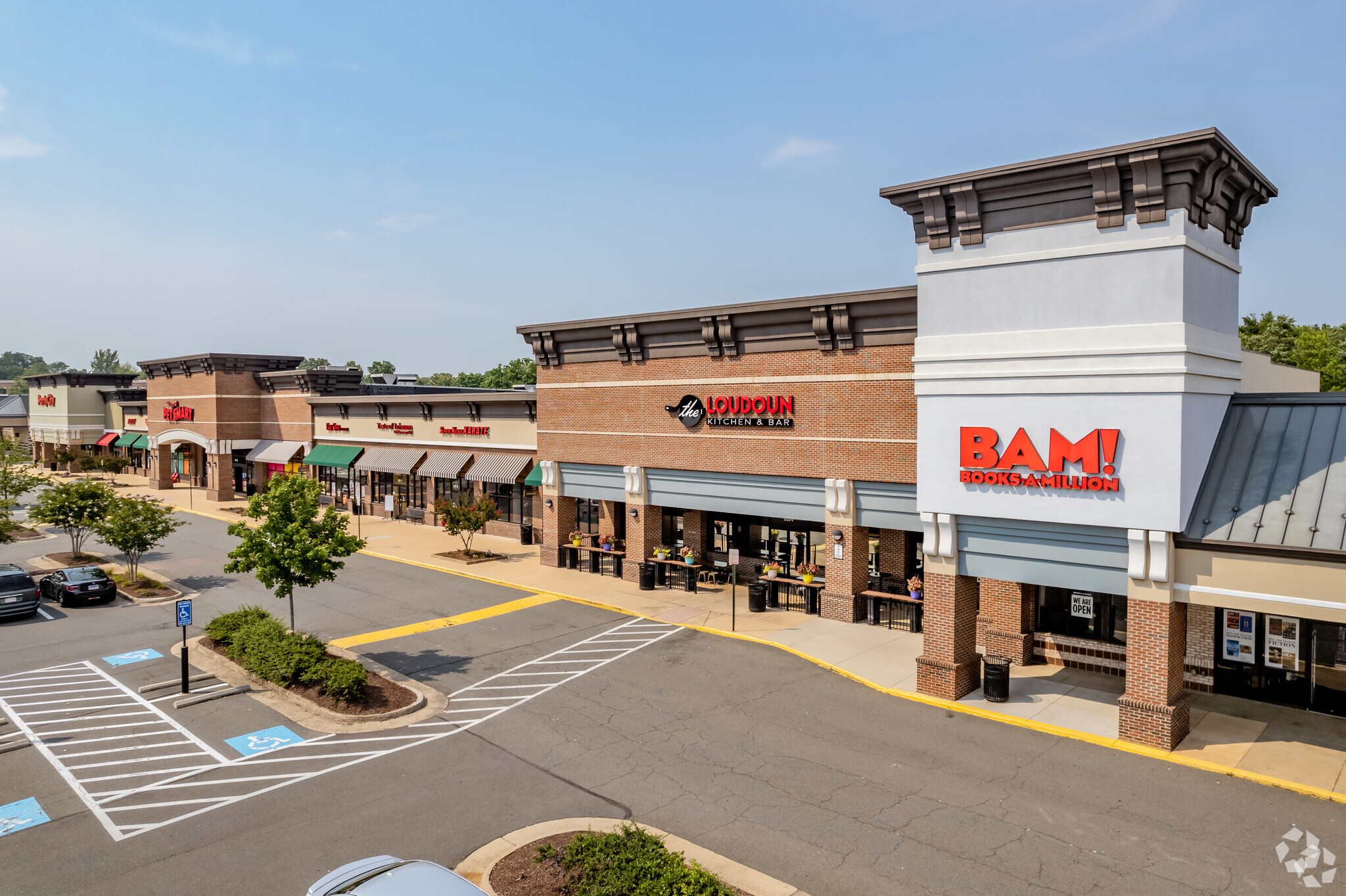 510-550 E Market St, Leesburg, VA for Rent