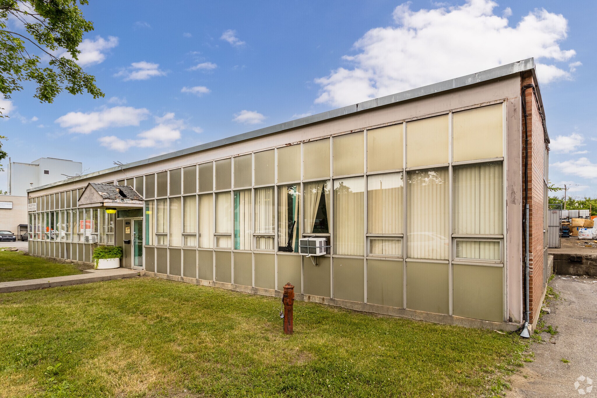 2745 Rue Duchesne, Saint-Laurent, QC for Rent