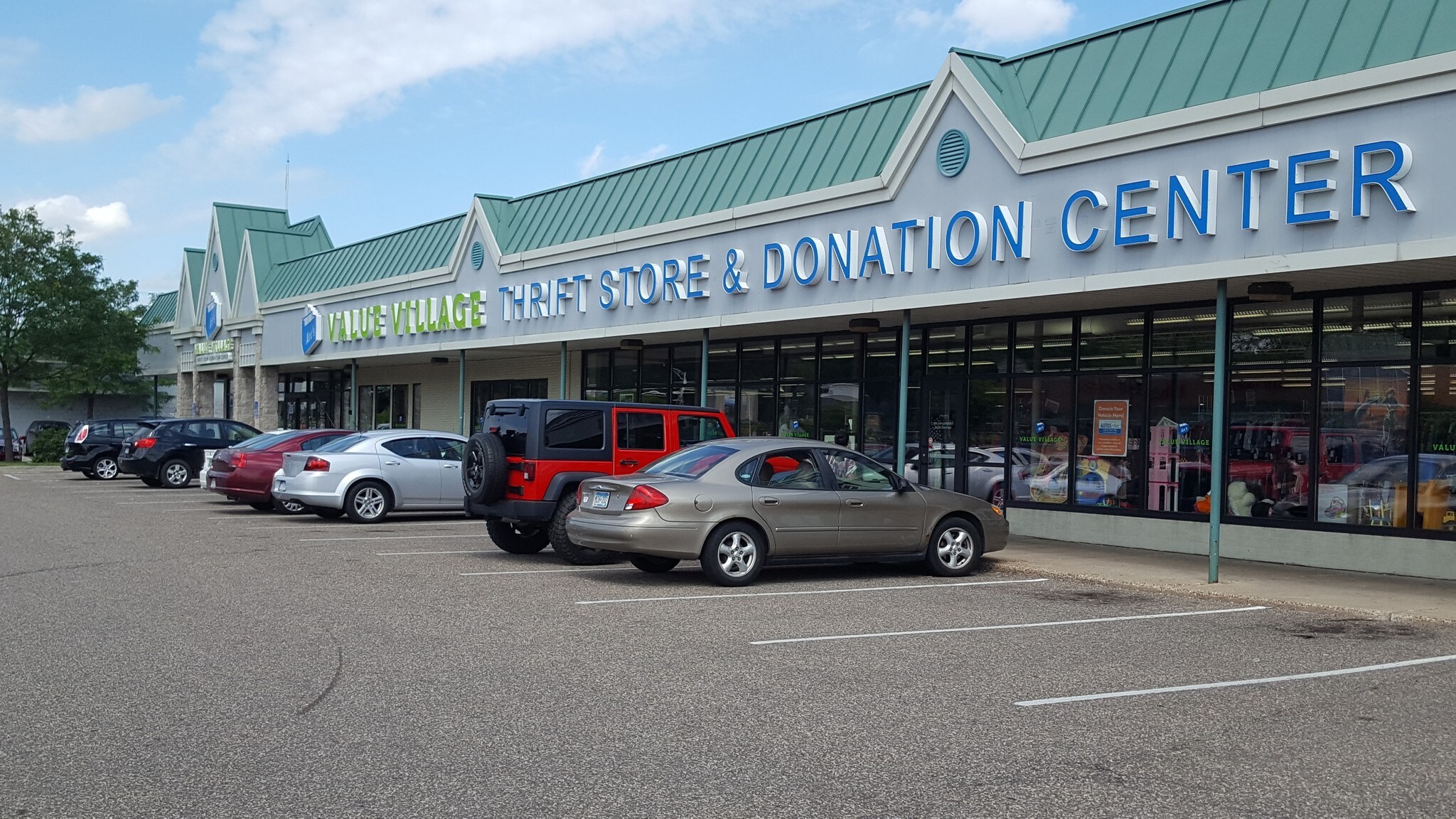 16001620 White Bear Ave N Saint Paul, MN 55106 Shopping Center