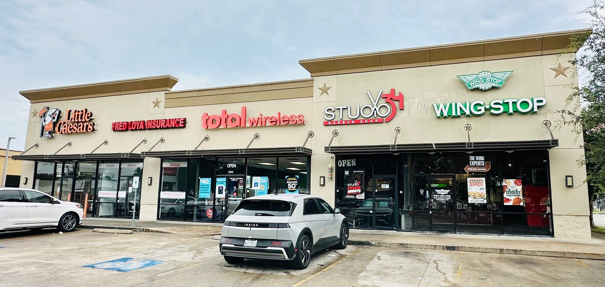 5185-5221 W 34th St, Houston, TX for Rent