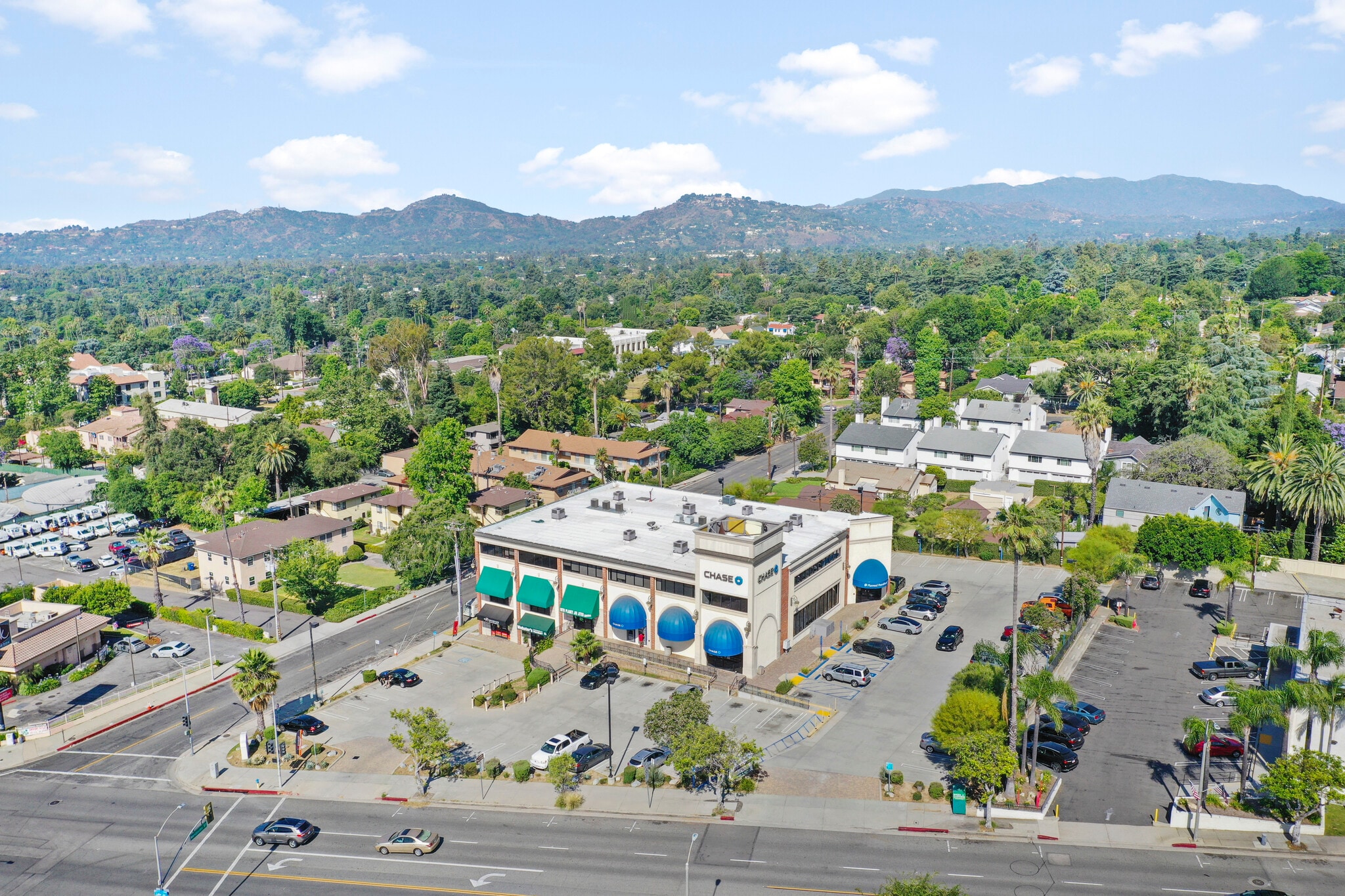 2333 N Lake Ave, Altadena, CA for Sale